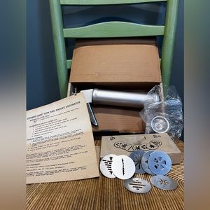 Vintage Cookie Chef Trig-O-Matic Cookie Gun 1960s W/Instructions/Recipes/Discs